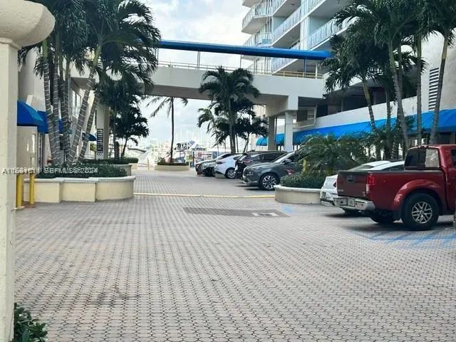 7601 E Treasure Drive #cu-4, North Bay Village