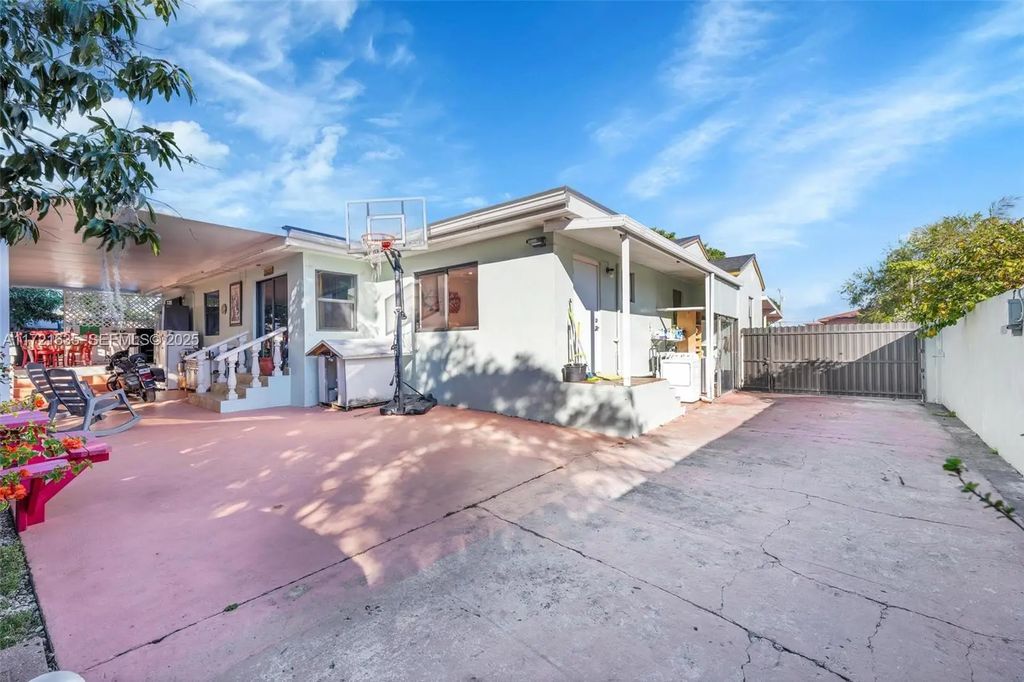 462 E 39th Street, Hialeah