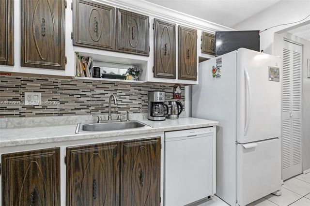4 of 41 - 4000 Nw 44th Avenue #205, Lauderdale Lakes, FL