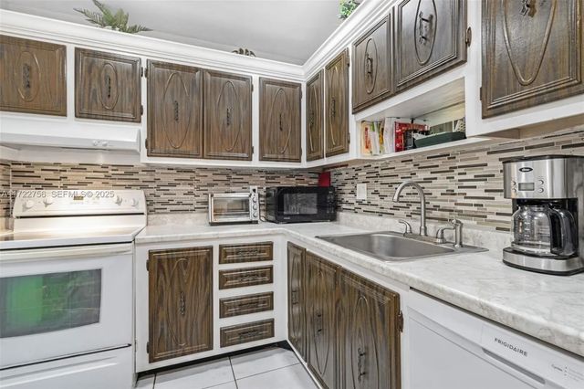 5 of 41 - 4000 Nw 44th Avenue #205, Lauderdale Lakes, FL