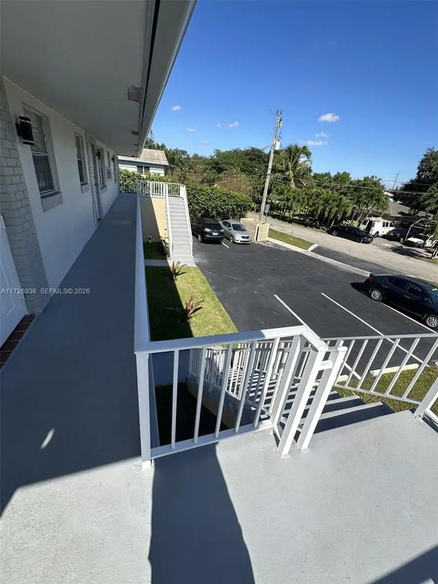 4 of 9 - 6101 Garfield Street, Hollywood, FL