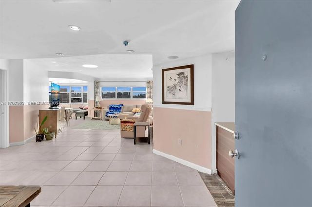4 of 58 - 1881 Washington Avenue #16h, Miami Beach, FL
