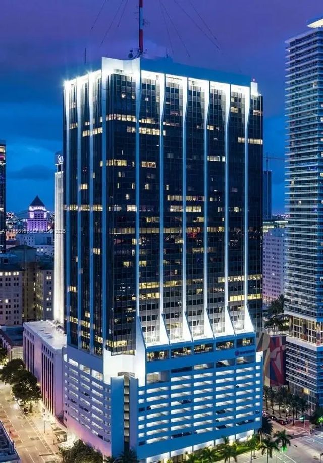 2 S Biscayne Boulevard #3200, Miami