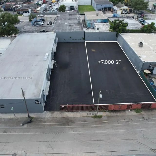 1740 Nw 22nd Street, Miami