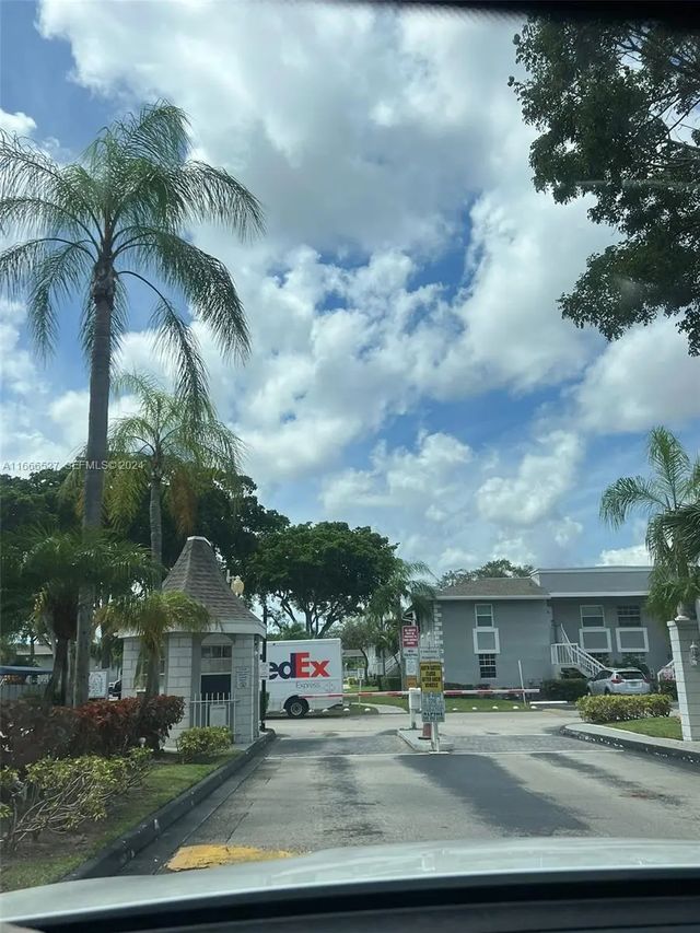 3 of 33 - 459 Ne 210th Cir Terrace #201-17, Miami, FL