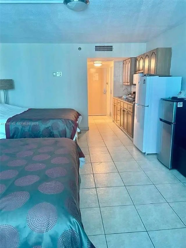 5 of 17 - 19201 Collins Avenue #1022, Sunny Isles Beach, FL