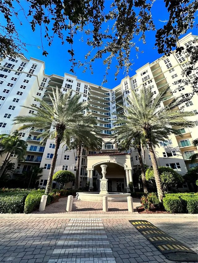 19900 E Country Club Drive #1012, Aventura