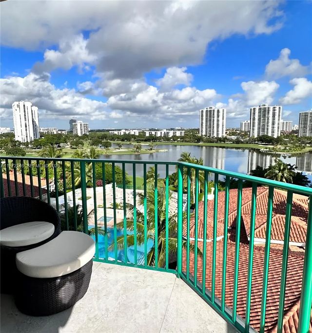 4 of 40 - 19900 E Country Club Drive #1012, Aventura, FL