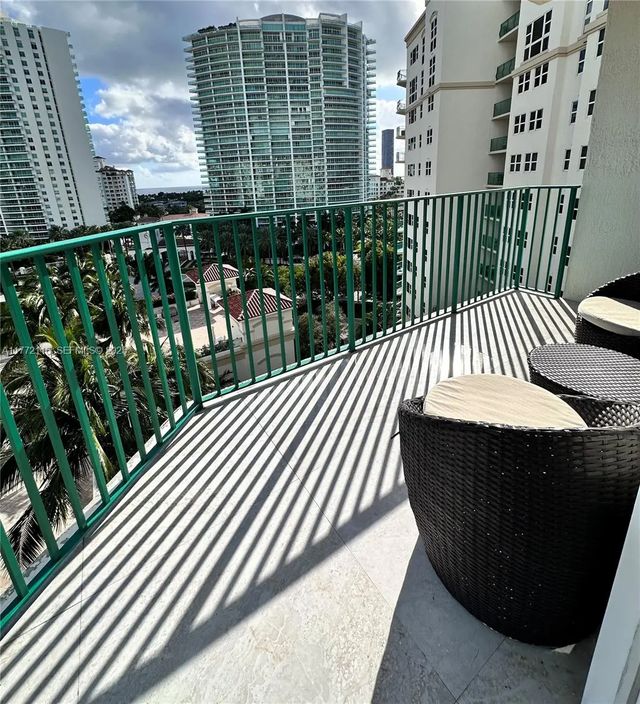 5 of 40 - 19900 E Country Club Drive #1012, Aventura, FL
