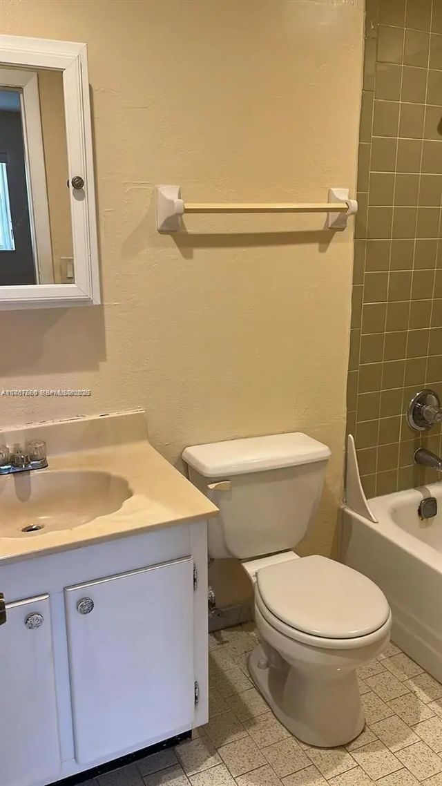 4 of 6 - 8060 Fairview Drive #208, Tamarac, FL