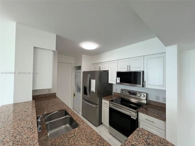 3 of 8 - 1155 Brickell Bay Drive #3205, Miami, FL