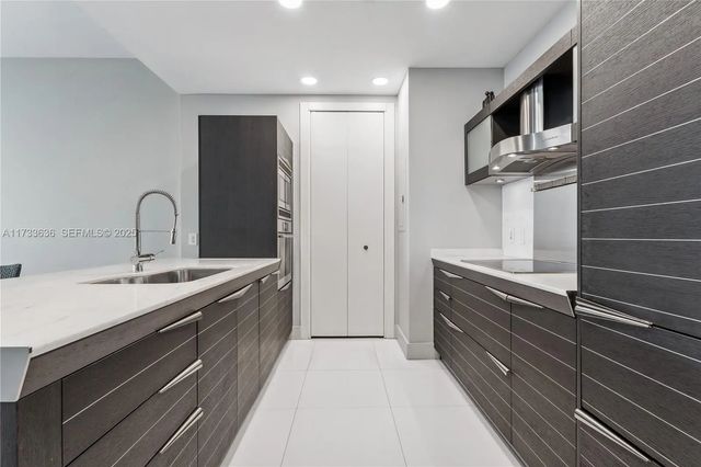 5 of 27 - 200 Biscayne Boulevard Way #4912, Miami, FL