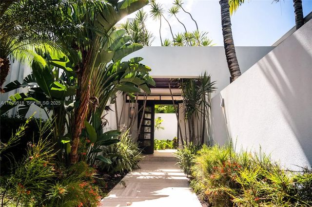 2015 Villas At Pinney's Beach #2015, 