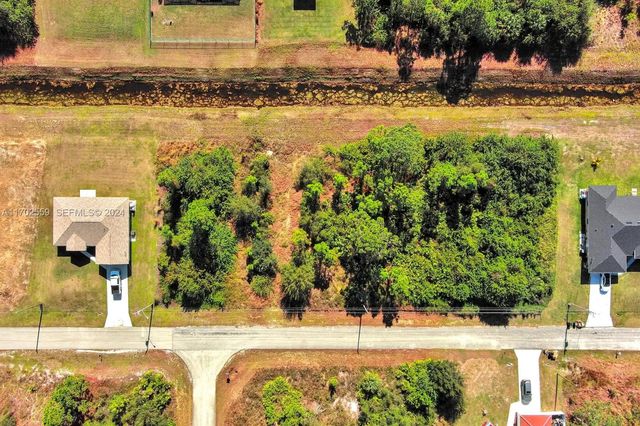 3 of 17 - 844 Carbon Street E, Lehigh Acres, FL