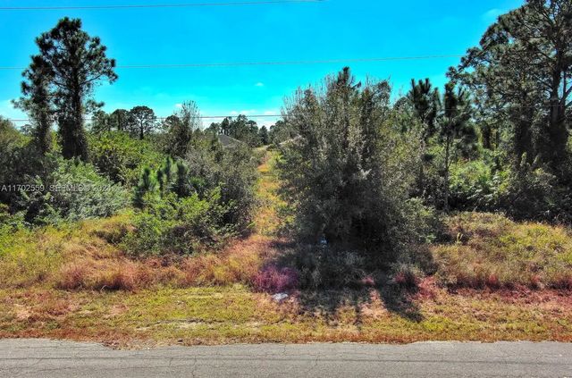 5 of 17 - 844 Carbon Street E, Lehigh Acres, FL