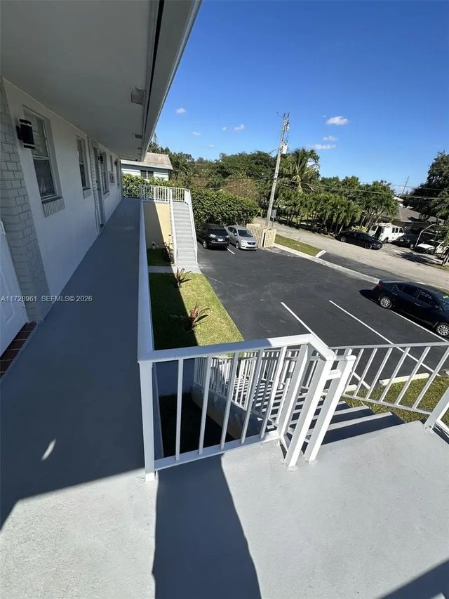 3 of 9 - 6101 Garfield Street, Hollywood, FL