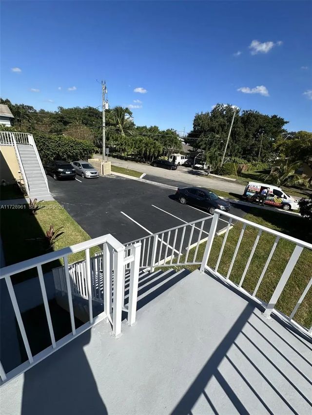 4 of 9 - 6101 Garfield Street, Hollywood, FL