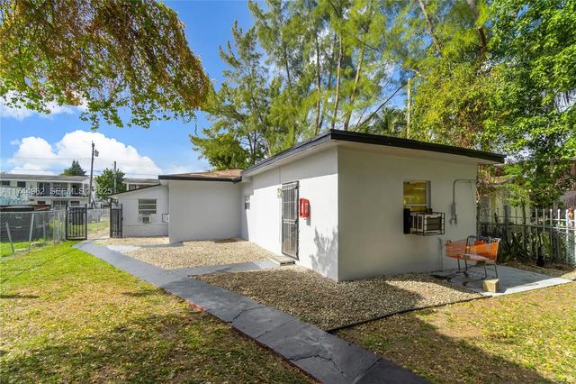 5 of 33 - 7525 Ne Miami Court, Miami, FL