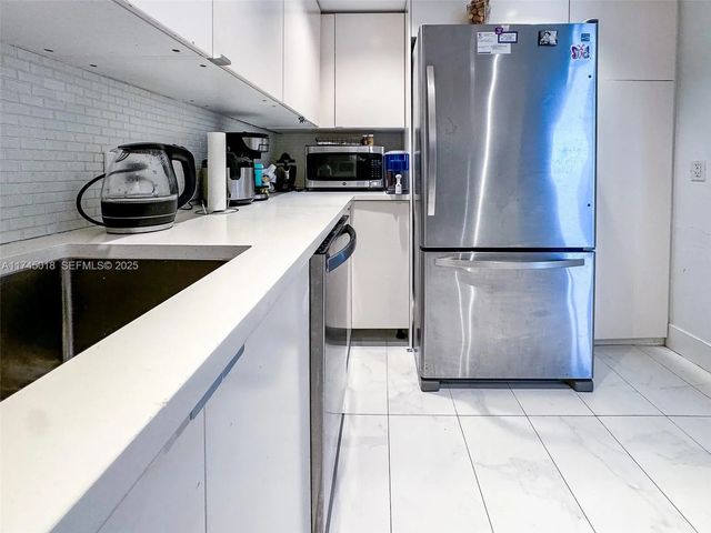 5 of 33 - 100 Bayview Drive #721, Sunny Isles Beach, FL