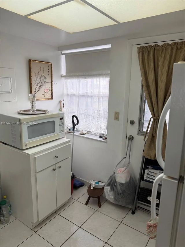 5 of 14 - 18555 Ne 14th Avenue #618, Miami, FL