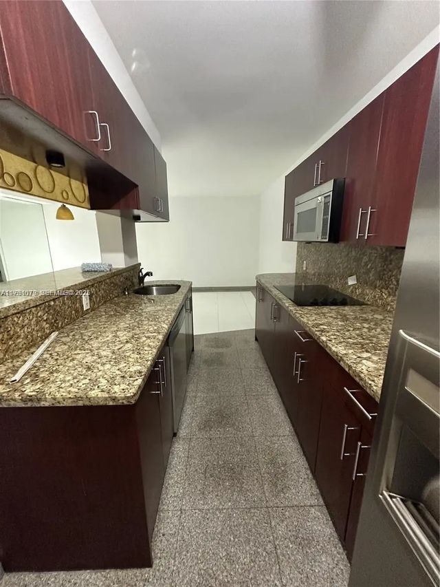 1100 Ne 1st Court #105, Hallandale Beach