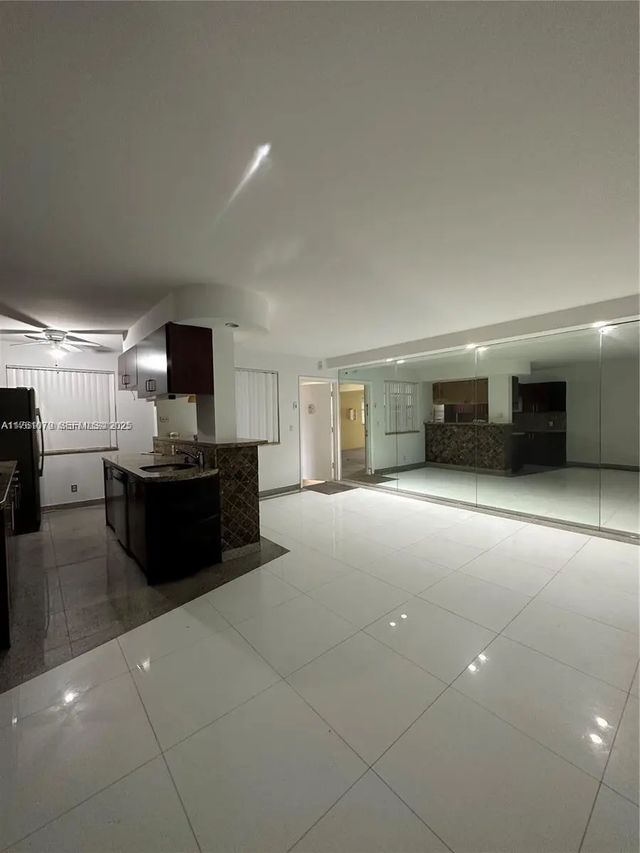 4 of 13 - 1100 Ne 1st Court #105, Hallandale Beach, FL