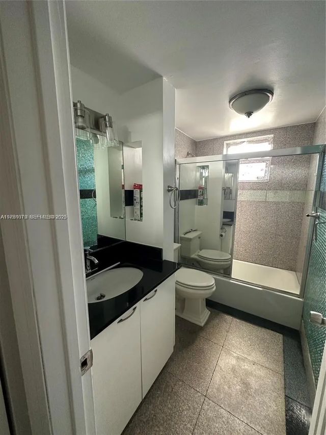 5 of 13 - 1100 Ne 1st Court #105, Hallandale Beach, FL
