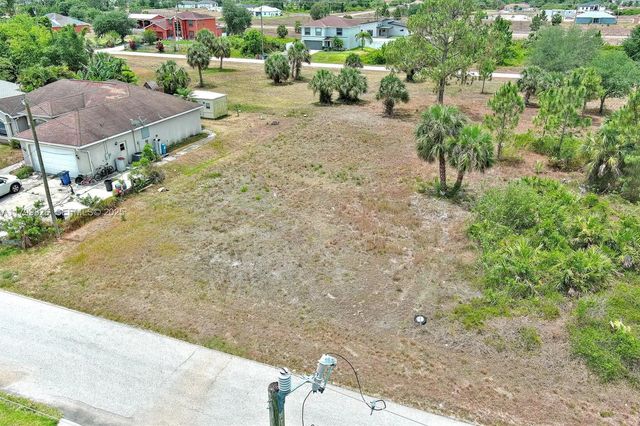 4 of 20 - 914 S Mercury Avenue, Lehigh Acres, FL