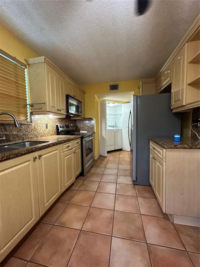 5 of 16 - 2653 Se 20th Court #105-d, Homestead, FL