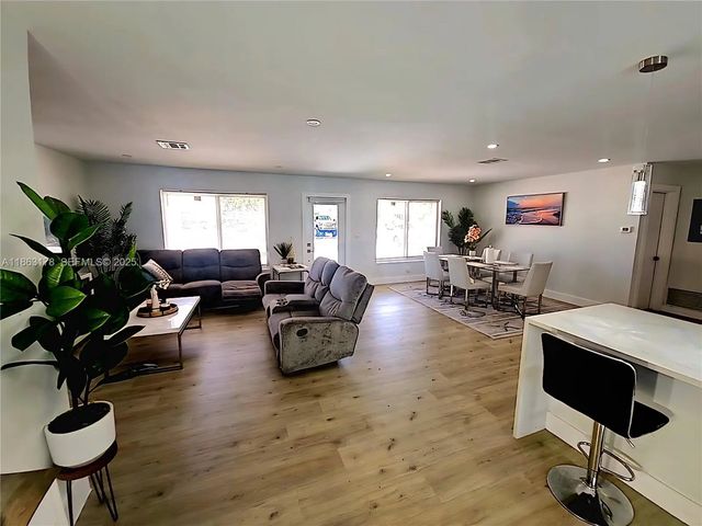 4 of 37 - 1430 Ne 53rd Court, Fort Lauderdale, FL