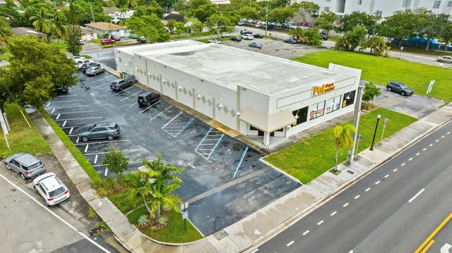 3 of 13 - 2111 N Federal Highway, Hollywood, FL