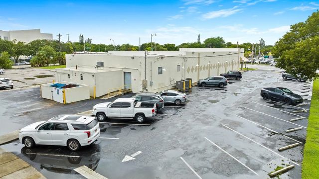 4 of 13 - 2111 N Federal Highway, Hollywood, FL