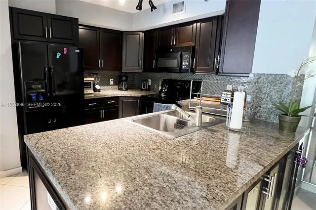 4 of 31 - 19555 E Country Club Drive #8305, Aventura, FL