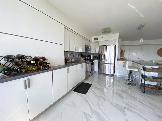5 of 34 - 3530 Mystic Pointe Drive #3014, Aventura, FL