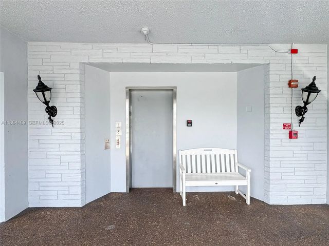 5 of 50 - 2300 Park Lane #105, Hollywood, FL