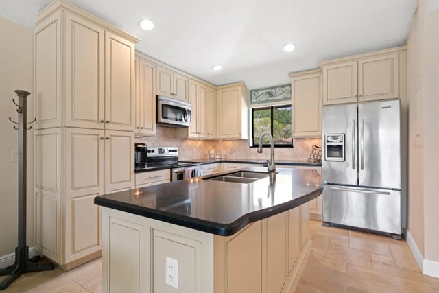 Photo of Listing #R11118155