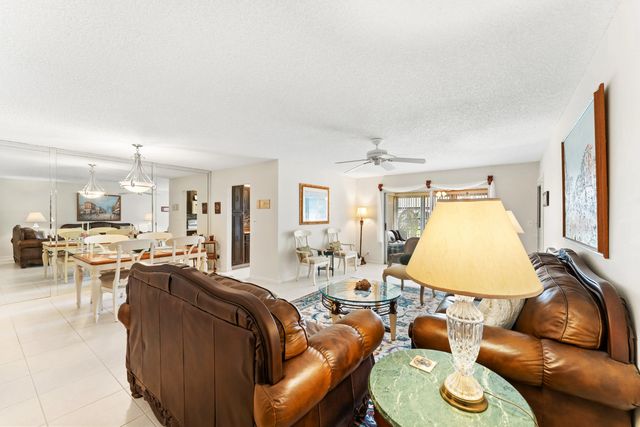 1402 High Point Way Sw #b, Delray Beach