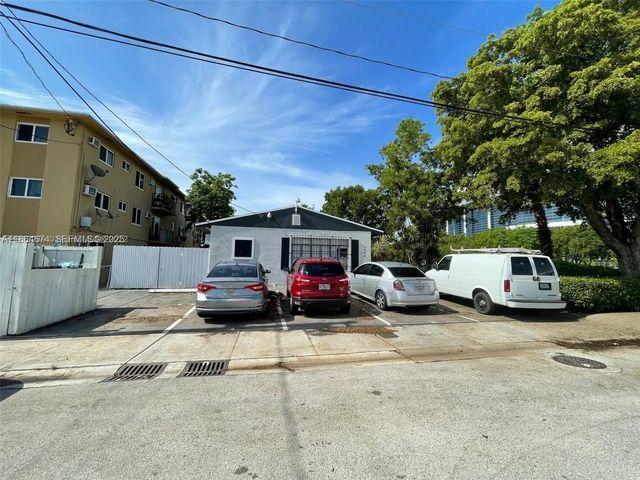4 of 8 - 1346 Nw 6th Street, Miami, FL