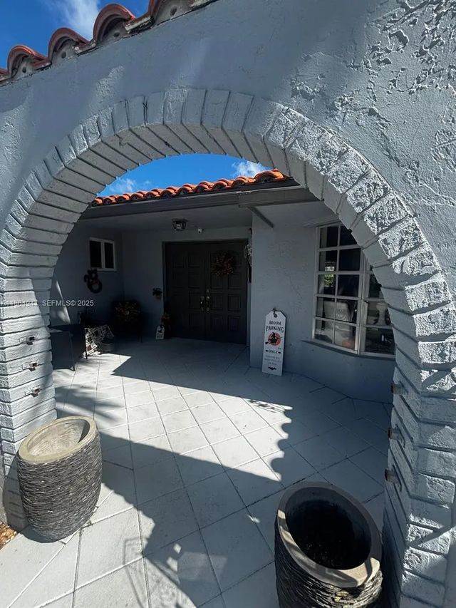 3 of 37 - 4220 Ne 27th Avenue, Lighthouse Point, FL