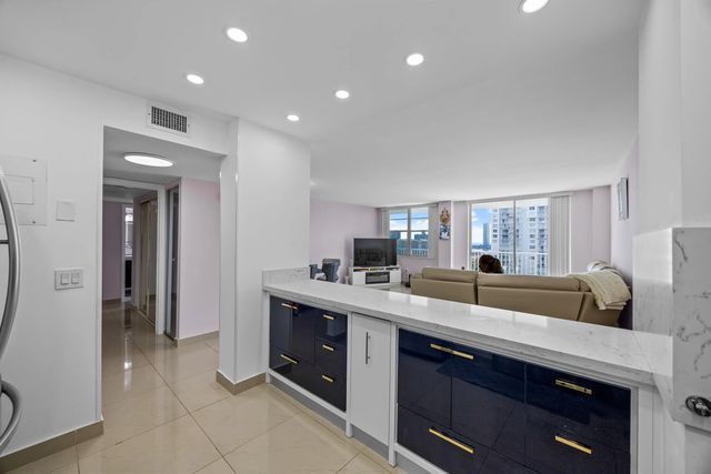 2801 Ne 183rd Street #1606w, Aventura