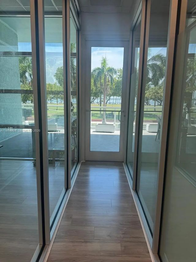 5 of 9 - 1900 N Bayshore Drive #1a, Miami, FL