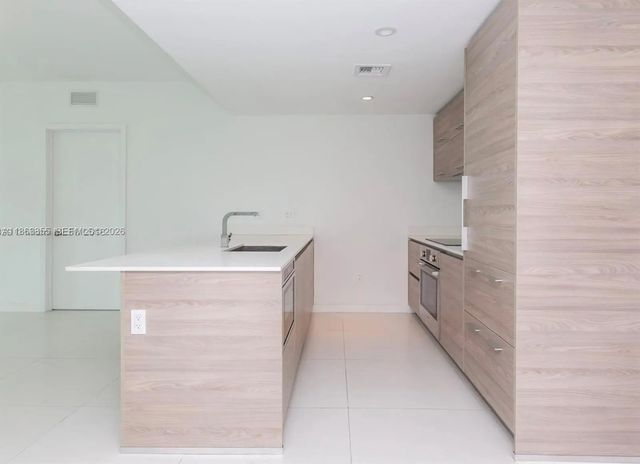 3 of 37 - 1300 S Miami Avenue #1602, Miami, FL