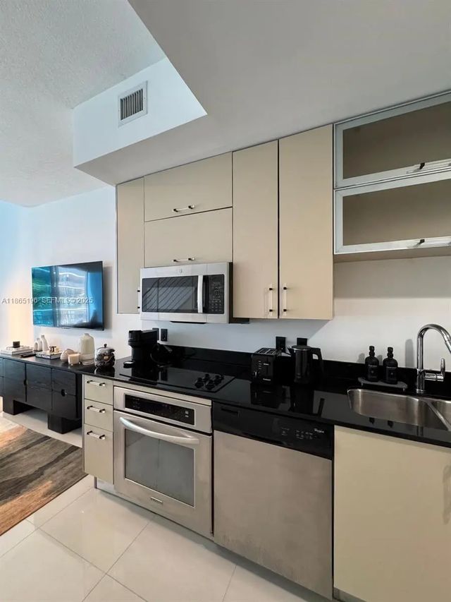 5 of 19 - 60 Sw 13th Street #1406, Miami, FL