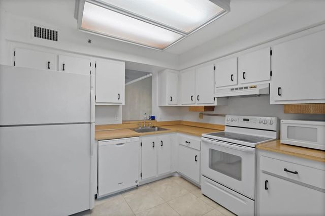 2 of 24 - 4550 Nw 18th Avenue #301, Deerfield Beach, FL