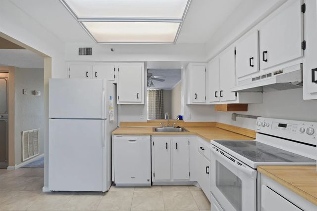 3 of 24 - 4550 Nw 18th Avenue #301, Deerfield Beach, FL