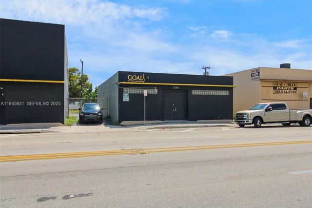 5 of 8 - 3270 Nw 36th Street, Miami, FL