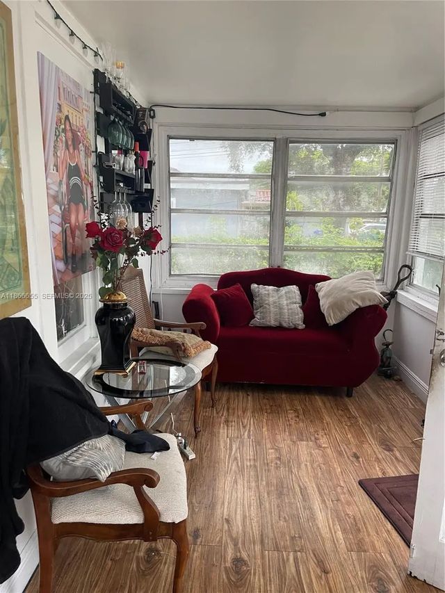 2 of 10 - 404 Nw 23rd Court, Miami, FL