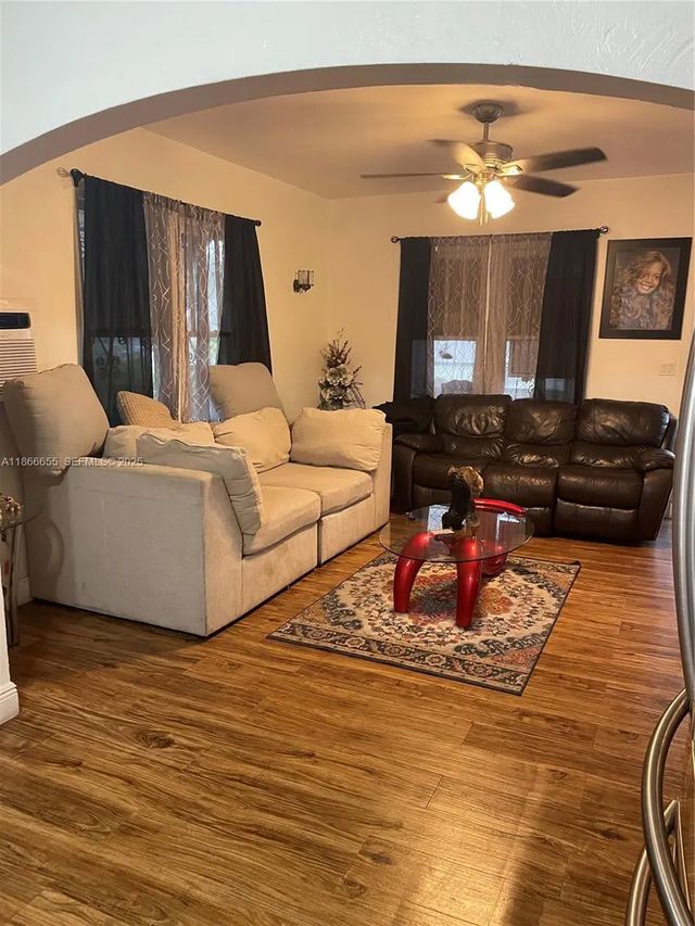 3 of 10 - 404 Nw 23rd Court, Miami, FL