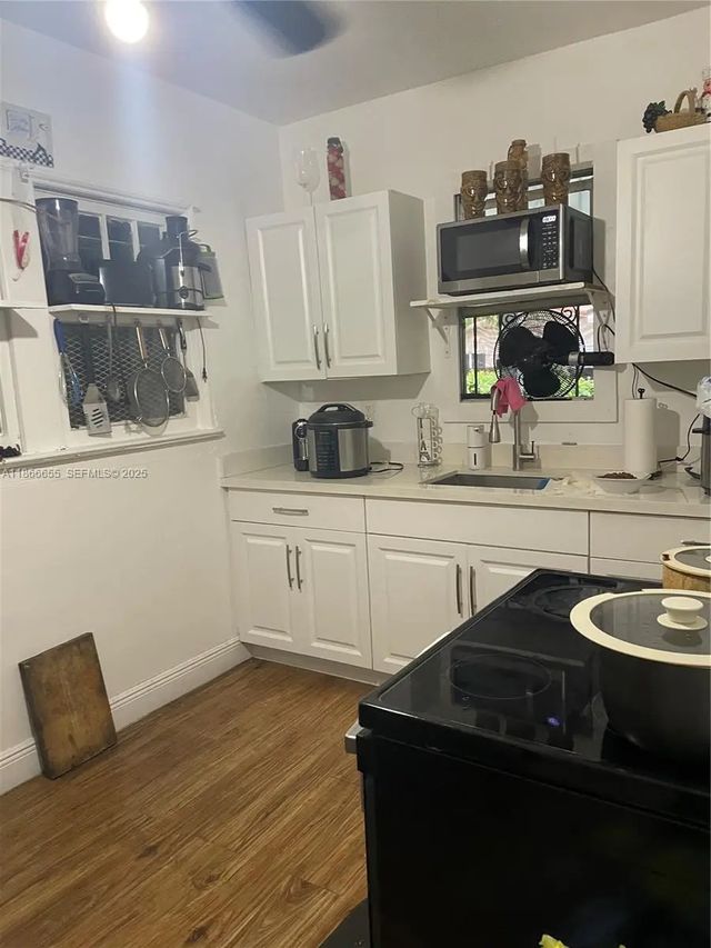 5 of 10 - 404 Nw 23rd Court, Miami, FL