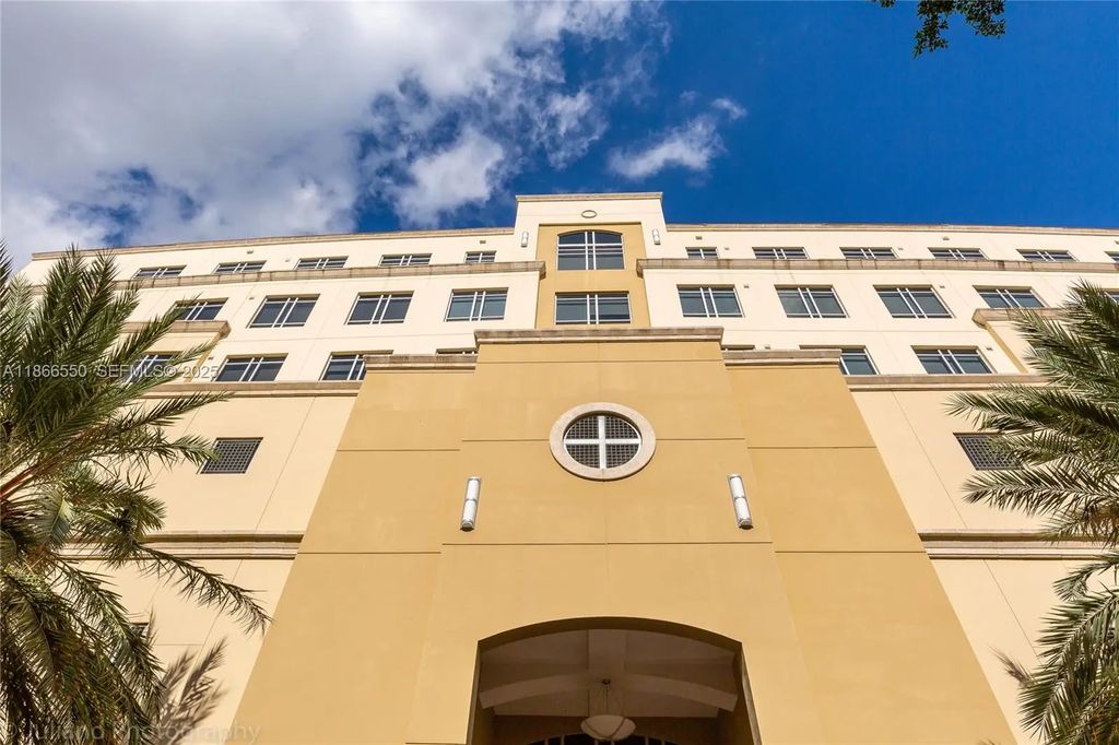 135 San Lorenzo Avenue #150, Coral Gables